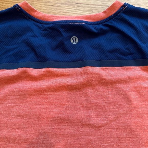 Lululemon active wear t shirt Sz Medium - Picture 4 of 12